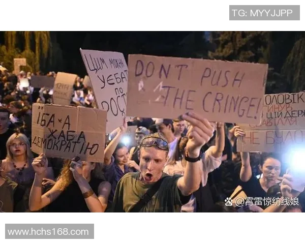 足球巨星街头冲突引热议殴打路人事件引发公众广泛关注 足球巨星街头冲突引热议殴打路人事件引发公众广泛关注